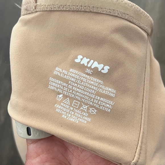 Skims Fits Everybody Strapless Bra Clay Size 36C *Straps Missing - Picture 3 of 4